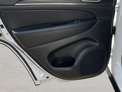 Used 2021 Jeep Grand Cherokee Limited image 23