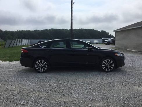 Used 2019 Ford Fusion SE AWD/4WD image 2
