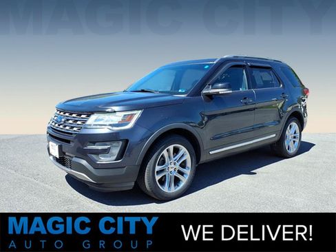 Used 2017 Ford Explorer XLT w/ Equipment Group 202A AWD/4WD image 1