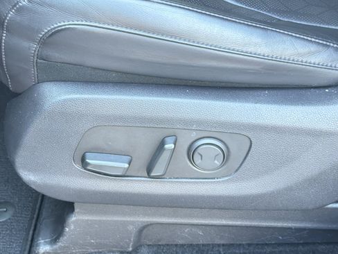 Used 2023 Kia Carnival LX FWD image 22