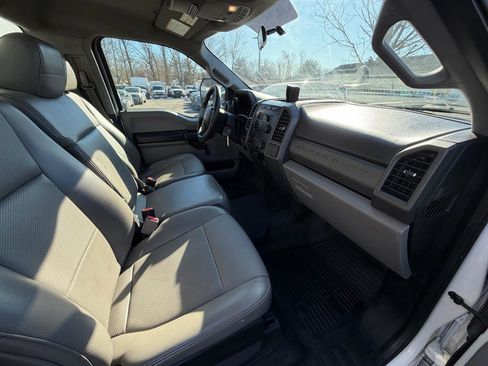 Used 2017 Ford F550 2WD Regular Cab Super Duty image 22