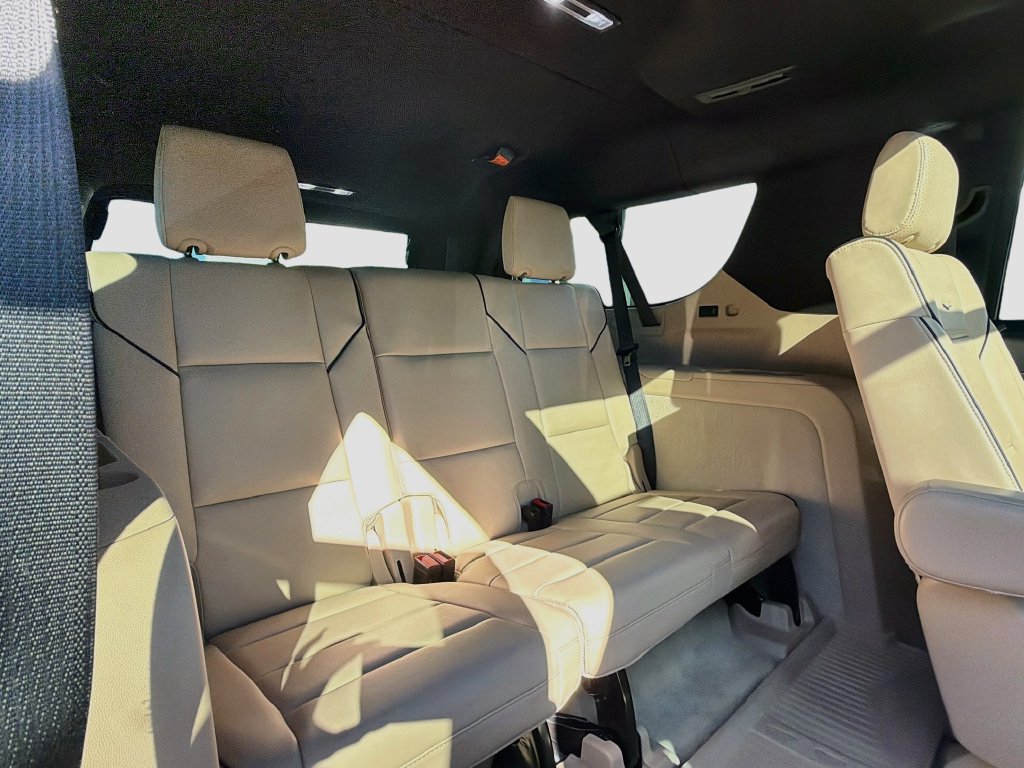 Used 2024 Cadillac Escalade ESV Premium Luxury w/ Performance Package AWD/4WD image 30