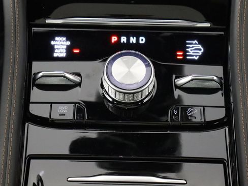 Used 2023 Jeep Grand Cherokee Summit AWD/4WD image 32