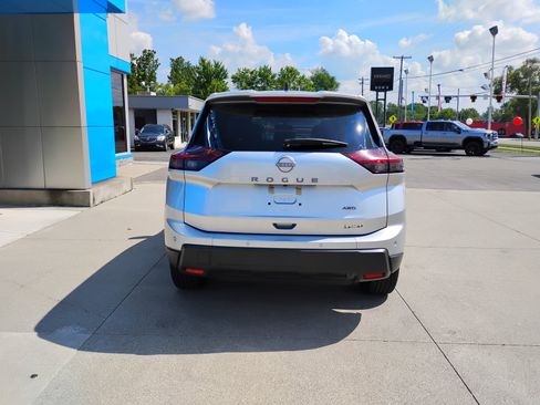 Used 2024 Nissan Rogue S AWD/4WD image 15