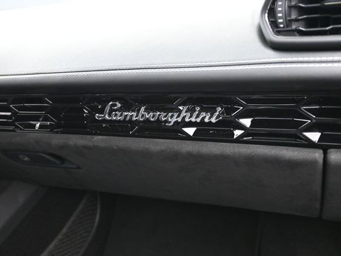 Used 2022 Lamborghini Huracan EVO image 27