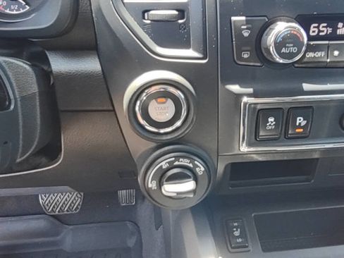 Used 2022 Nissan Titan SV w/ SV Convenience Package image 19