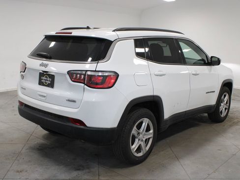 Used 2024 Jeep Compass Latitude image 9