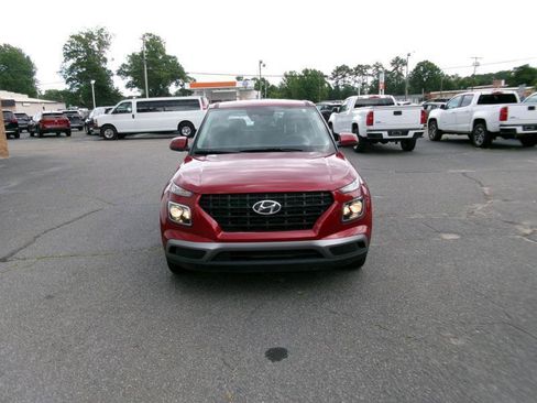 Used 2024 Hyundai Venue SE FWD image 3
