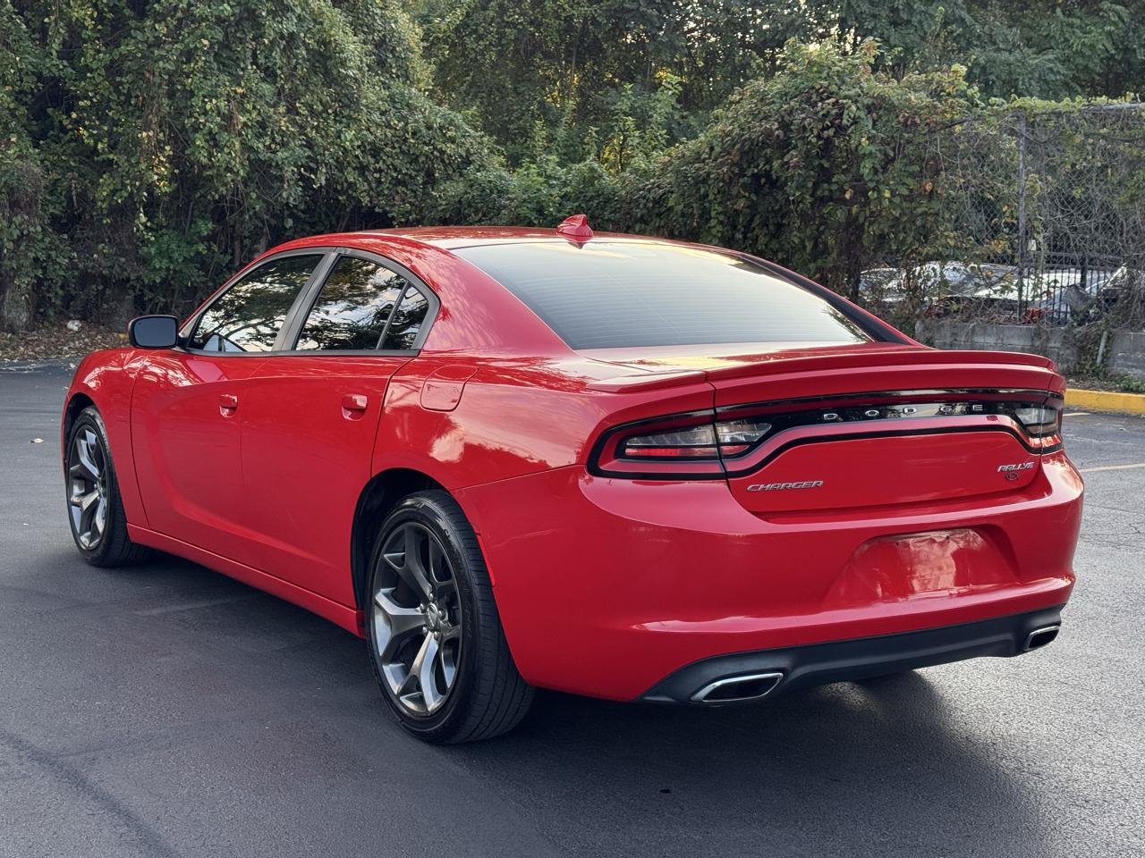 Used 2015 Dodge Charger SXT RWD image 5