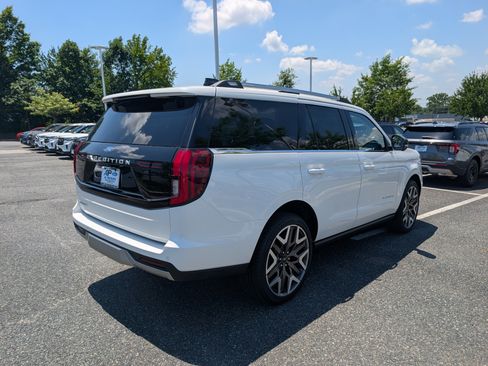 New 2026 Ford Expedition Platinum w/ Platinum Ultimate Package AWD/4WD image 2