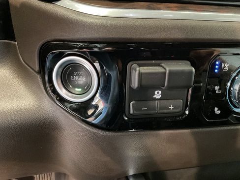 Used 2025 GMC Sierra 1500 SLT w/ SLT Premium Plus Package AWD/4WD image 19