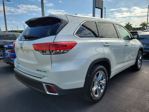 Used 2018 Toyota Highlander Limited AWD/4WD image 3