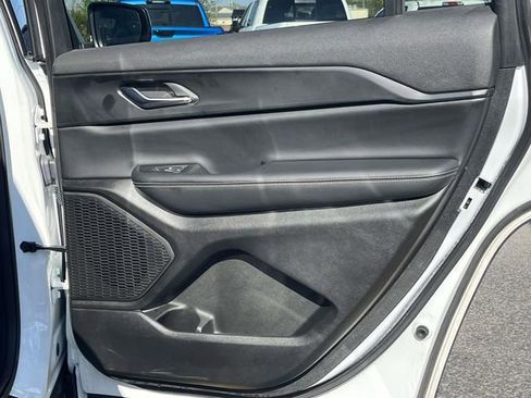 Used 2024 Jeep Grand Cherokee L Laredo image 23