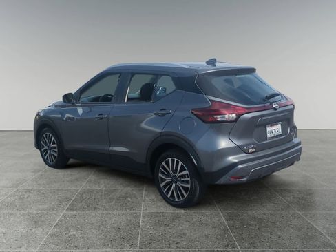 Used 2024 Nissan Kicks SV image 3