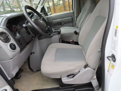 Used 2014 Ford E-350 and Econoline 350 XLT image 11