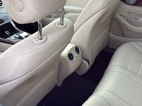 Used 2017 Mercedes-Benz GLC 300 4MATIC image 31