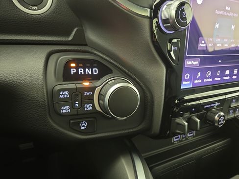 Certified 2025 RAM 1500 Big Horn AWD/4WD image 24