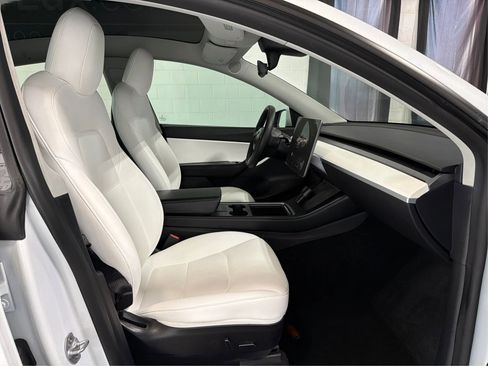 Used 2022 Tesla Model Y Long Range image 15