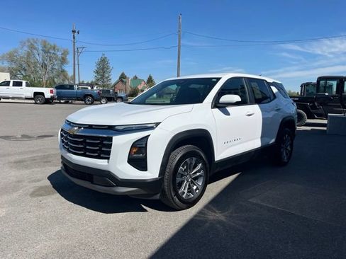 Used 2025 Chevrolet Equinox LT AWD/4WD image 3