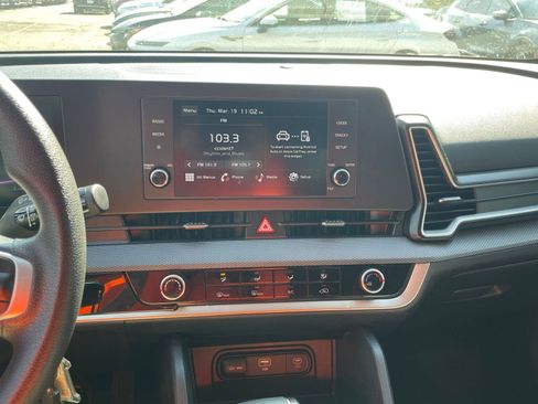 Used 2025 Kia Sportage LX image 17