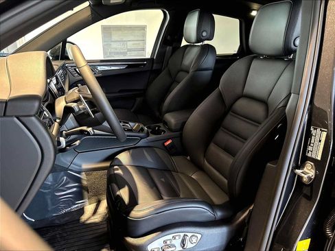 New 2026 Porsche Macan AWD/4WD image 5