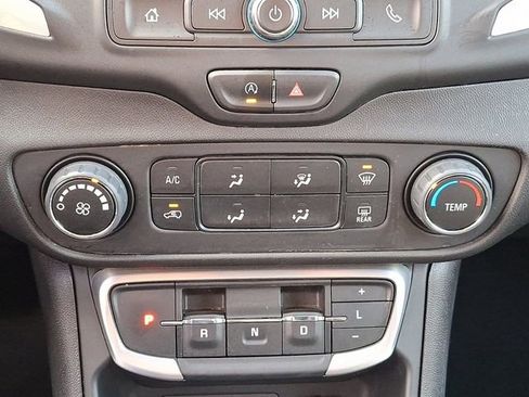 Used 2024 GMC Terrain SLE image 16