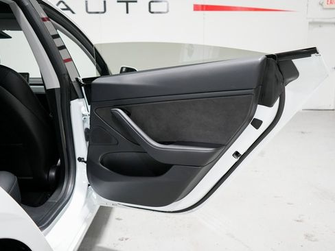 Used 2018 Tesla Model 3 Long Range image 28