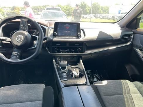 Used 2023 Nissan Rogue SV FWD image 6
