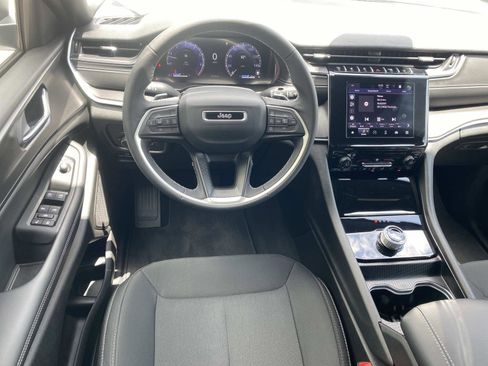 Used 2024 Jeep Grand Cherokee Laredo X RWD image 19