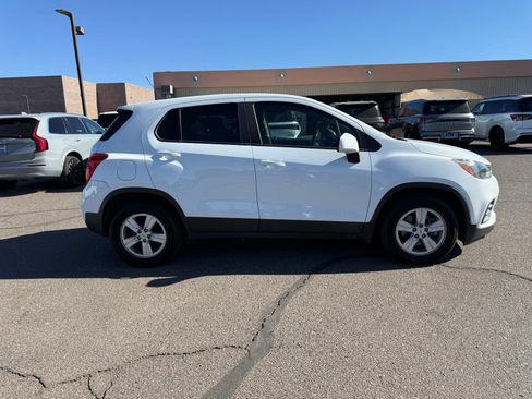 Used 2020 Chevrolet Trax LS FWD image 4