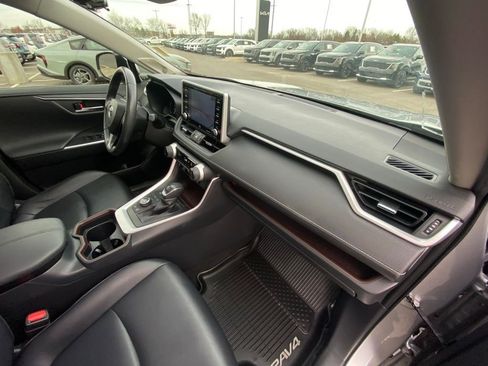 Used 2019 Toyota RAV4 Limited w/ Carpet Mat Package image 32