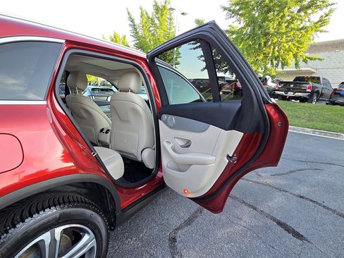 Used 2017 Mercedes-Benz GLC 300 4MATIC image 66