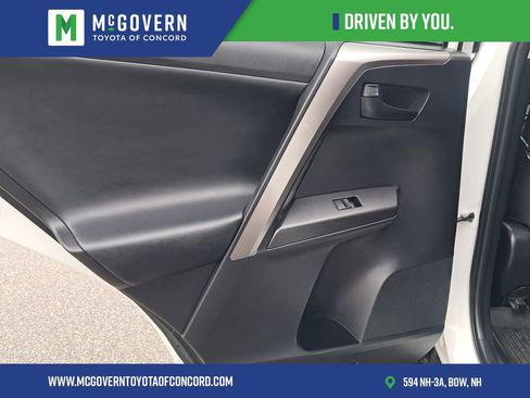 Used 2018 Toyota RAV4 LE AWD/4WD image 13