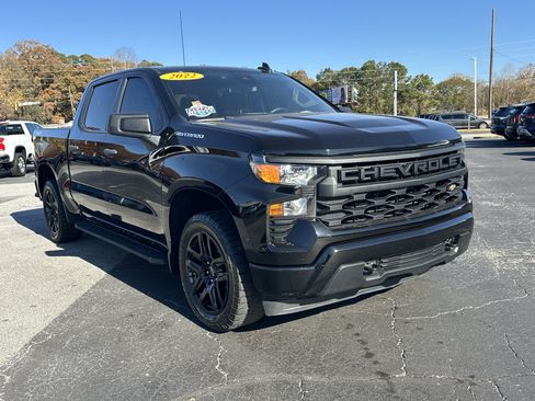 Used 2022 Chevrolet Silverado 1500 Custom image 2