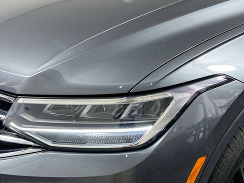 Used 2024 Volkswagen Tiguan SE image 11