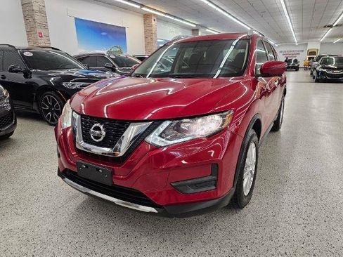 Used 2017 Nissan Rogue SV AWD/4WD image 2