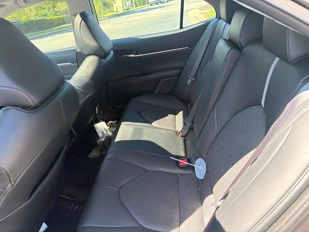 Used 2022 Toyota Camry XSE FWD image 10