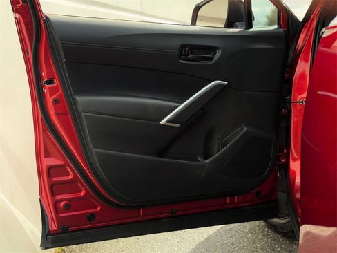 Certified 2025 Toyota Corolla Cross AWD Hybrid w/ Moonroof Package image 10