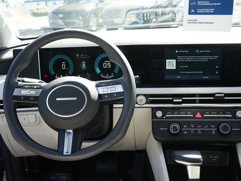 Used 2025 Hyundai Tucson SE FWD image 21