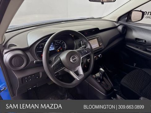 Used 2022 Nissan Kicks S image 9