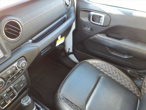 Used 2023 Jeep Wrangler Unlimited Sahara image 26