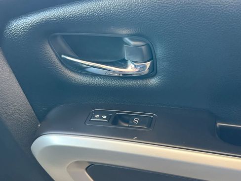 Used 2019 Nissan Titan SV RWD image 19