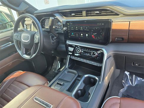 Used 2024 GMC Sierra 3500 Denali Ultimate image 12