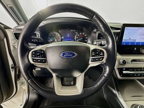 Used 2021 Ford Explorer XLT w/ Equipment Group 202A AWD/4WD image 13