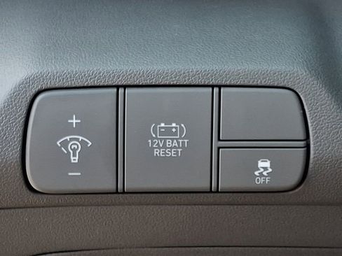 Used 2025 Hyundai Elantra SEL image 27