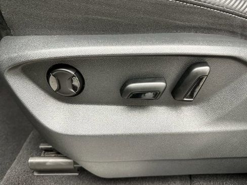 Used 2023 Volkswagen Atlas Cross Sport SE image 12