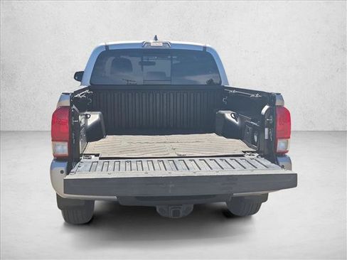 Used 2017 Toyota Tacoma TRD Sport RWD image 6