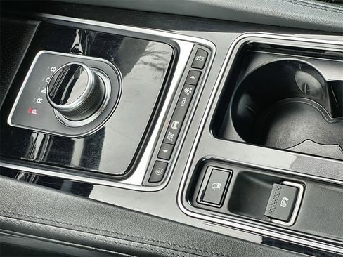 Used 2020 Jaguar F-PACE Prestige image 30