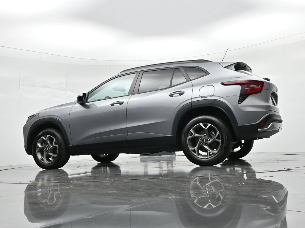 Used 2025 Chevrolet Trax LT FWD image 21
