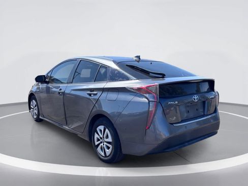 Used 2017 Toyota Prius Two w/ Prius Two Safety Plus Package FWD image 4
